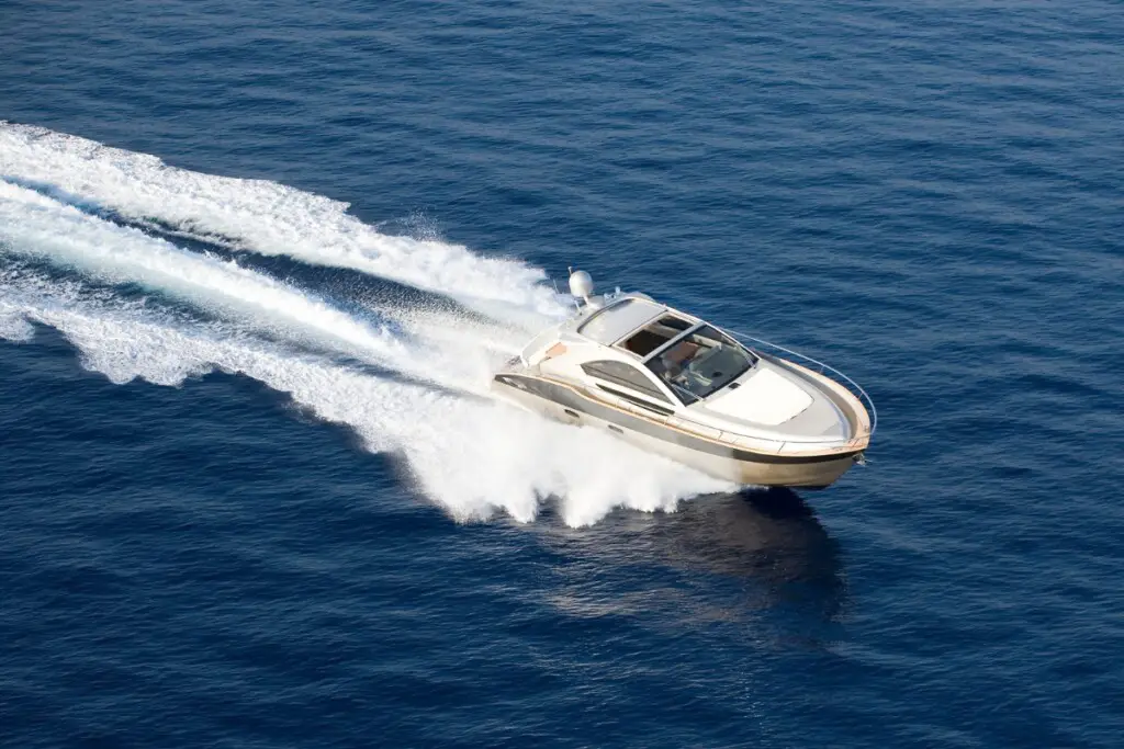 image of boat using fuel inefficiently based on high speeds